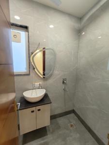 Bathroom Image of 950 Sq.ft 2 BHK Independent House for rent in Lajpat Nagar New Delhi for Rs. 60000