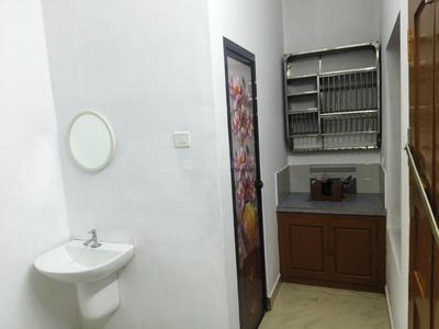 Bathroom Image of 900 Sq.ft 2 BHK Independent House for rent in Kottiyam Kollam for Rs. 11000