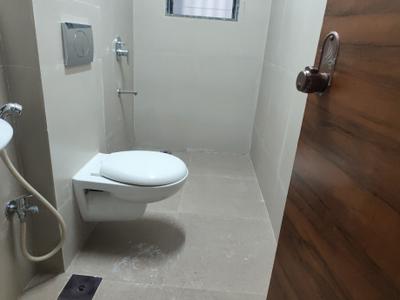 Image of 1050 Sq.ft 3 BHK Apartment / Flat for sale in JE And VEE Om Trimurti, Malad East, Mumbai for Rs. 33000000