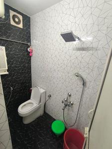 Bathroom Image of 650 Sq.ft 1 BHK Apartment / Flat for rent in Mandaveli Chennai for Rs. 30000