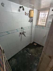 Bathroom Image of 650 Sq.ft 1 BHK Apartment / Flat for rent in Andheri West Mumbai for Rs. 52000