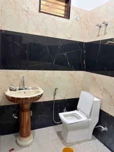 Bathroom Image of 1530 Sq.ft 2 BHK Independent House for rent in Jaipuria Agra for Rs. 12500