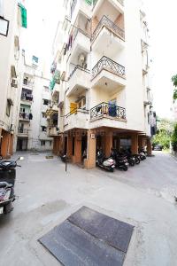 Building Image of 990 Sq.ft 2 BHK Apartment / Flat for sale in Satellite Ahmedabad for Rs. 8500000