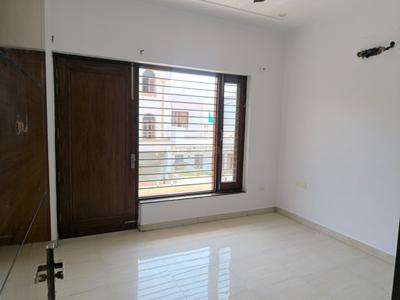 Bedroom Image of 2600 Sq.ft 3 BHK Builder Floor for rent in Sector 9 Faridabad for Rs. 32000