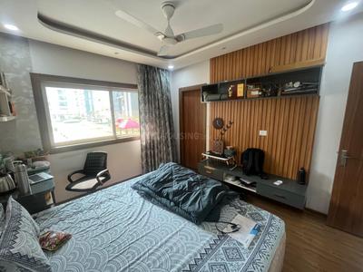 Bedroom Image of 2600 Sq.ft 4 BHK Apartment / Flat for rent in Experion Capital, Gomti Nagar Lucknow for Rs. 110000