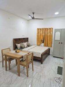 Hall Image of 240 Sq.ft 1 RK Studio for rent in Sholinganallur Chennai for Rs. 11000