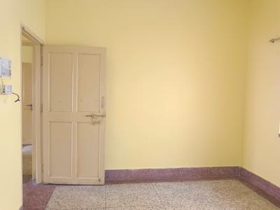 Bedroom Image of 800 Sq.ft 2 BHK Builder Floor for rent in Jodhpur Park Kolkata for Rs. 13000