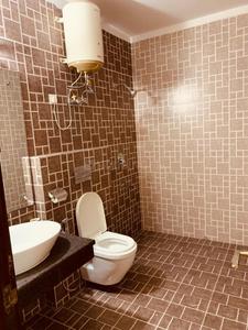 Bathroom Image of 3771 Sq.ft 4 BHK Builder Floor for rent in Sector 43 Gurgaon for Rs. 100000