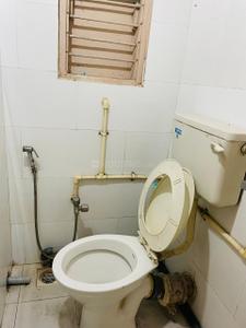 Bathroom Image of 260 Sq.ft 1 RK Apartment / Flat for rent in Worli Mumbai for Rs. 32000