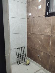 Bathroom Image of 900 Sq.ft 2 BHK Apartment / Flat for sale in Shalimar Garden Ghaziabad for Rs. 5500000