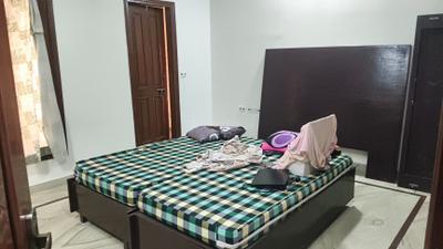 Bedroom Image of 2150 Sq.ft 2 BHK Builder Floor for rent in Sector 105 Noida for Rs. 40000