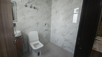 Bathroom Image of 550 Sq.ft 1 BHK Builder Floor for rent in Sector 39 Gurgaon for Rs. 30000