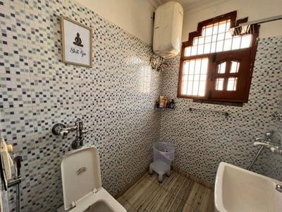 Bathroom Image of 1350 Sq.ft 2 BHK Independent House for rent in MDC Sector 5 Panchkula for Rs. 26000