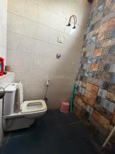 Bathroom Image of 1300 Sq.ft 3 BHK Builder Floor for rent in Sector 47 Gurgaon for Rs. 40000