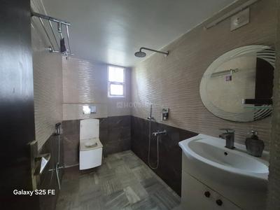 Bathroom Image of 1820 Sq.ft 3 BHK Apartment / Flat for rent in Main Road Ranchi for Rs. 40000