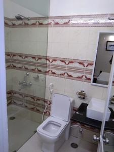 Bathroom Image of 3400 Sq.ft 3 BHK Apartment / Flat for rent in Jubilee Hills Hyderabad for Rs. 110000