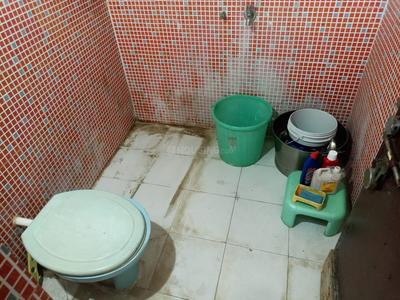 Bathroom Image of 1000 Sq.ft 2 BHK Independent House for rent in Bajaj Nagar Gondia for Rs. 13000