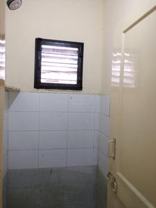 Common Bathroom One Image of 550 Sq.ft 1 BHK Apartment / Flat for sale in Sector 23B Dwarka New Delhi for Rs. 6000000
