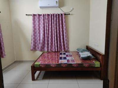 Bedroom Image of 1000 Sq.ft 2 BHK Builder Floor for rent in Thammanam Kochi for Rs. 28000