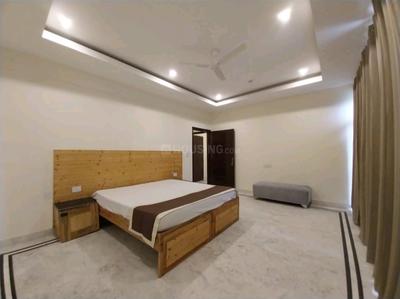 Bedroom Image of 3500 Sq.ft 4 BHK Builder Floor for rent in Sector 104 Noida for Rs. 100000