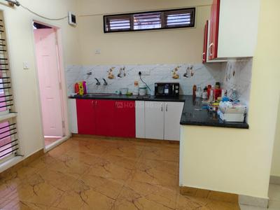 Kitchen Image of 950 Sq.ft 2 BHK Apartment / Flat for rent in Halasuru Bengaluru for Rs. 25000