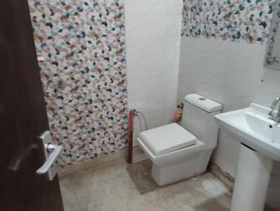 Image of 850 Sq.ft 2 BHK Builder Floor for rent in Preet Vihar, New Delhi for Rs. 21000