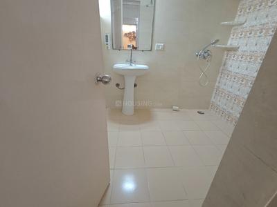 Bathroom Image of 1040 Sq.ft 2 BHK Apartment / Flat for rent in Gaurs 14th Avenue, Noida Extension Greater Noida for Rs. 27000