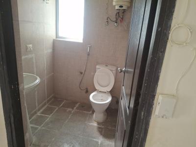 Bathroom Image of 585 Sq.ft 1 BHK Apartment / Flat for rent in Bamheta Village Ghaziabad for Rs. 10000