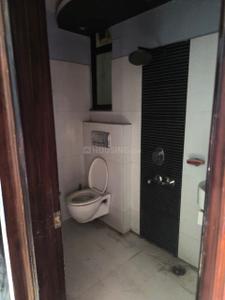 Bathroom Image of 1800 Sq.ft 3 BHK Builder Floor for rent in Vivek Vihar New Delhi for Rs. 55000