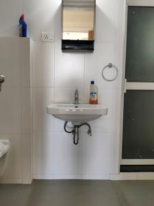 Common Bathroom Image of 1150 Sq.ft 3 BHK Apartment / Flat for sale in Oberoi Eternia Towers A to D, Mulund West Mumbai for Rs. 33500000
