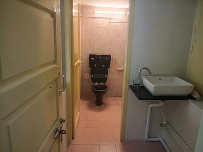 Bathroom Image of 1000 Sq.ft 3 BHK Independent House for rent in Sriram Nagar, Selaiyur Chennai for Rs. 20000