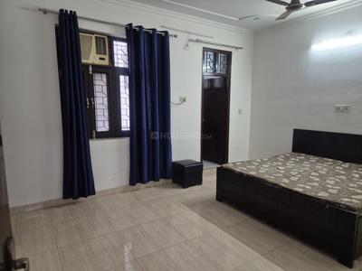 Bedroom Image of 2400 Sq.ft 3 BHK Builder Floor for rent in Sector 40 Noida for Rs. 42000
