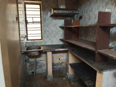 Kitchen Image of 650 Sq.ft 2 BHK Apartment / Flat for sale in Lake Gardens Kolkata for Rs. 2500000
