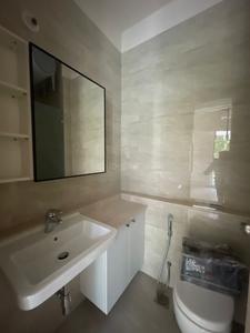 Bathroom Image of 4350 Sq.ft 5 BHK Apartment / Flat for rent in Ahuja Tower, Prabhadevi Mumbai for Rs. 1250000