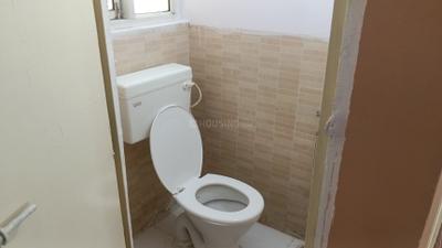 Bathroom Image of 850 Sq.ft 1 BHK Apartment / Flat for rent in AKASH ENCLAVE, Vrindavan Yojana Lucknow for Rs. 12500