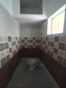 Bathroom Image of 1150 Sq.ft 3 BHK Apartment / Flat for sale in Santoshpur Kolkata for Rs. 4800000