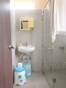 Primarc Southwinds Attached Bathroom with Bedroom One 3