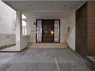 Car Garage Image of 6500 Sq.ft 7 BHK Villa for sale in Madhapur Hyderabad for Rs. 150000000