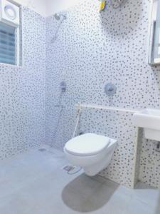 Bathroom Image of 974 Sq.ft 2 BHK Apartment / Flat for sale in SJR Parkway Homes, Rayasandra Bengaluru for Rs. 11000000