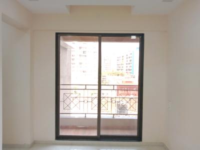 Living Room Image of 925 Sq.ft 2 BHK Apartment / Flat for sale in Kalpataru Paramount, Thane West Thane for Rs. 16400000