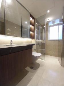 Bathroom Image of 3600 Sq.ft 4 BHK Builder Floor for rent in Sun City, Sector 54 Gurgaon for Rs. 145000