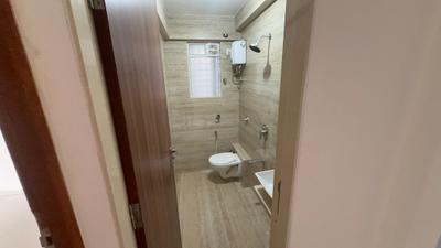 Image of 840 Sq.ft 2 BHK Apartment / Flat for rent in Malad West, Mumbai for Rs. 60000
