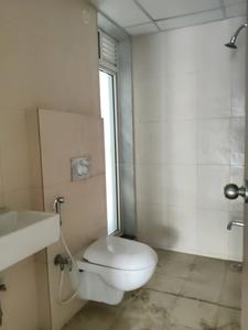 Common Bathroom Image of 1100 Sq.ft 3 BHK Apartment / Flat for rent in Runwal Sanctuary, Mulund West Mumbai for Rs. 80000