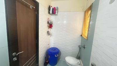 Bathroom Image of 618 Sq.ft 2 BHK Apartment / Flat for sale in Nexus Hyde Park, Thane West Thane for Rs. 13500000