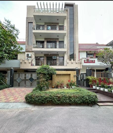 Sector 52 Building 1