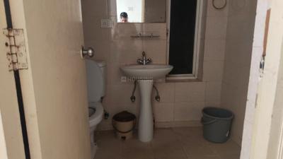 Bathroom Image of 350 Sq.ft 1 RK Apartment / Flat for rent in Habitech Panchtatva Phase 1, Noida Extension Greater Noida for Rs. 15000