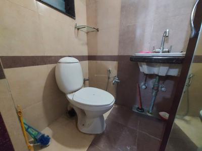 Bathroom Image of 580 Sq.ft 1 BHK Apartment / Flat for rent in Sai Simran, Govandi Mumbai for Rs. 50000