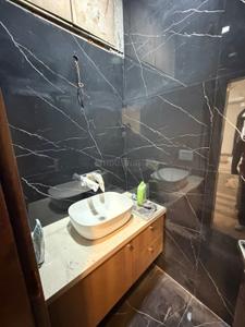 Bathroom Image of 4500 Sq.ft 7 BHK Independent House for rent in New Friends Colony New Delhi for Rs. 800000