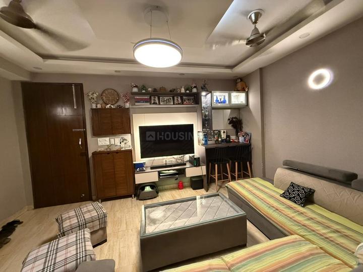 Town White Orchid Main Image 1