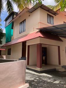 Image of 900 Sq.ft 2 BHK Independent House for rent in Maradu, Kochi for Rs. 13000